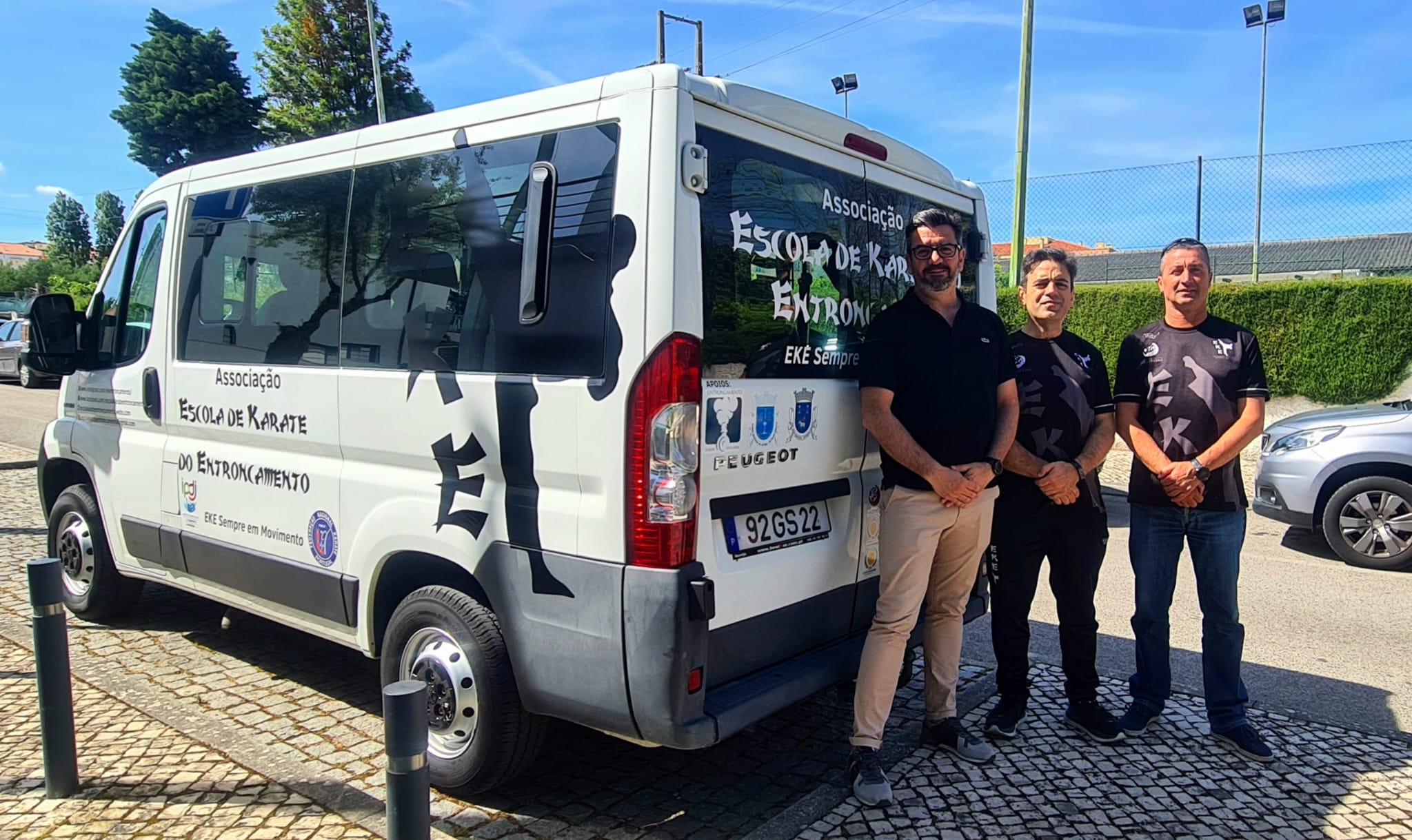 Junta de Freguesia de Nossa Senhora de Fátima - Entroncamento comparticipa publicidade a colocar na carrinha da EKE