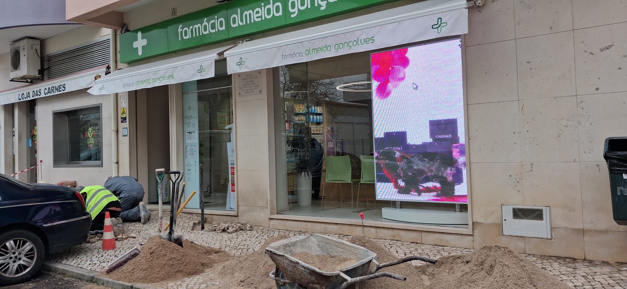 Informação sobre obras na Rua Profírio Rodrigues