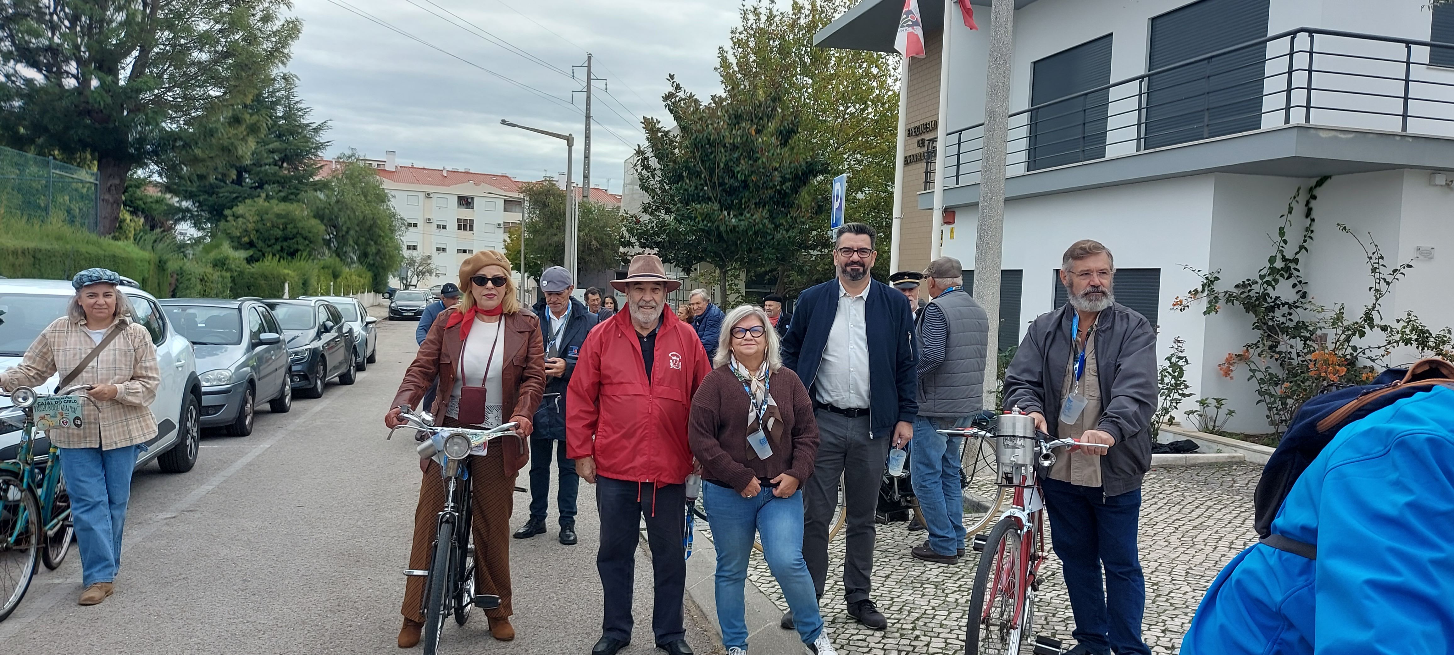 Junta de Freguesia apoia o 4º  passeio de bicicletas antigas, com trajes à época